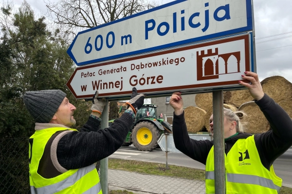 Nowe drogowskazy do Dąbrowskiego